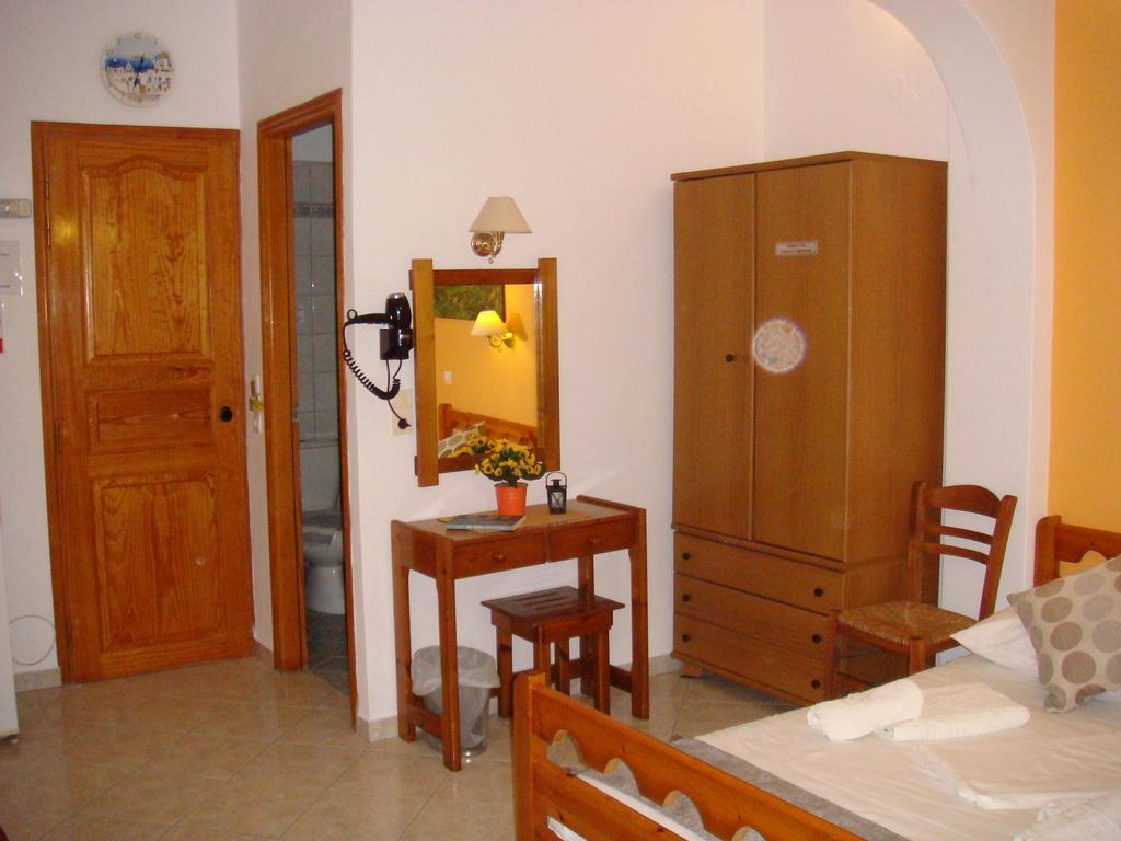 Boussetil Rooms Capanmat Tinos Exterior photo